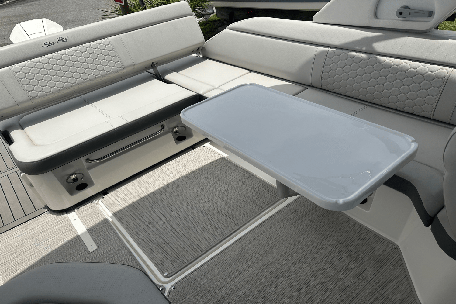 Slide: The Image of Sea Ray 250 SDX OB 2022 - 22