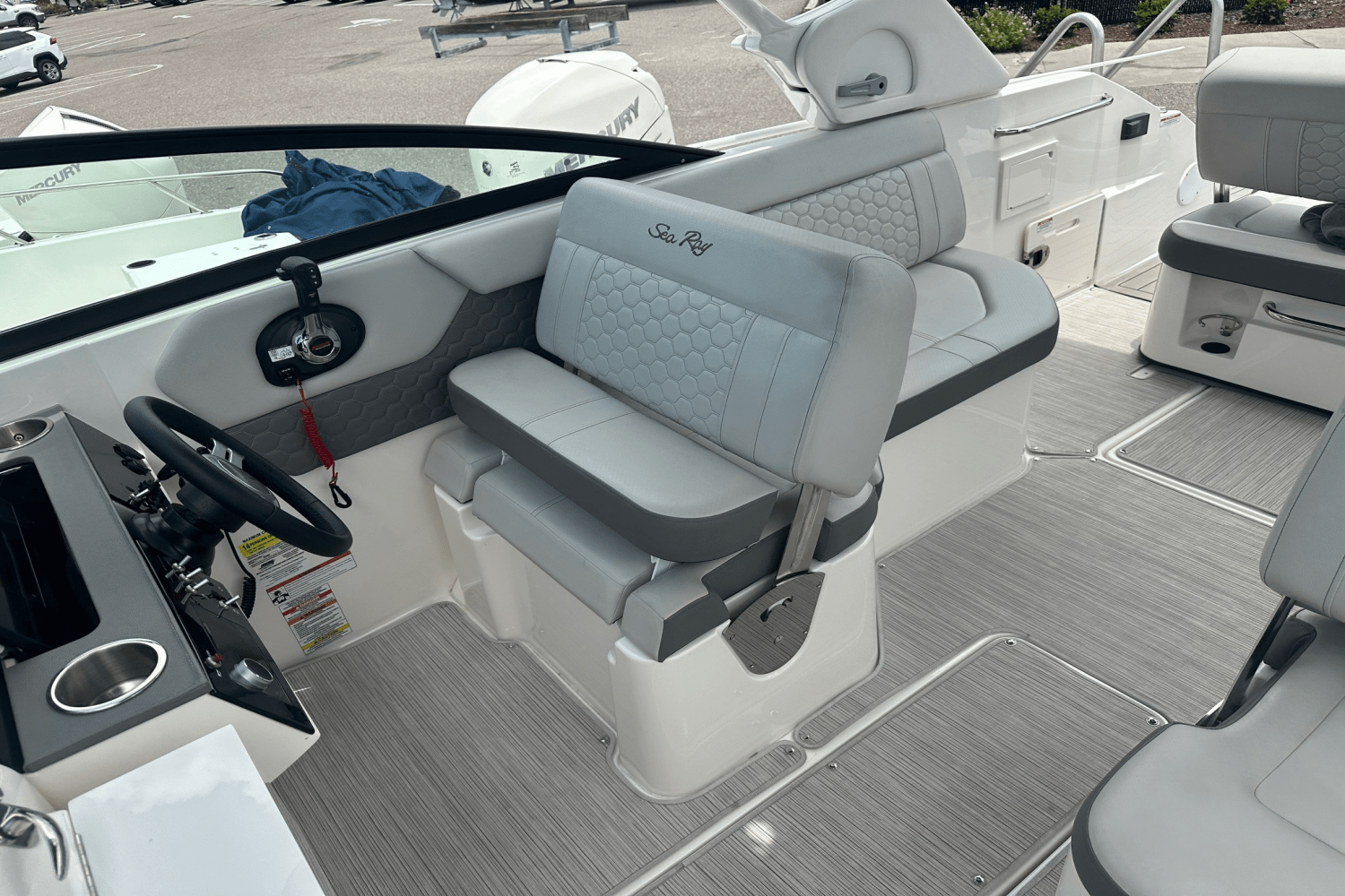 Slide: The Image of Sea Ray 250 SDX OB 2022 - 26
