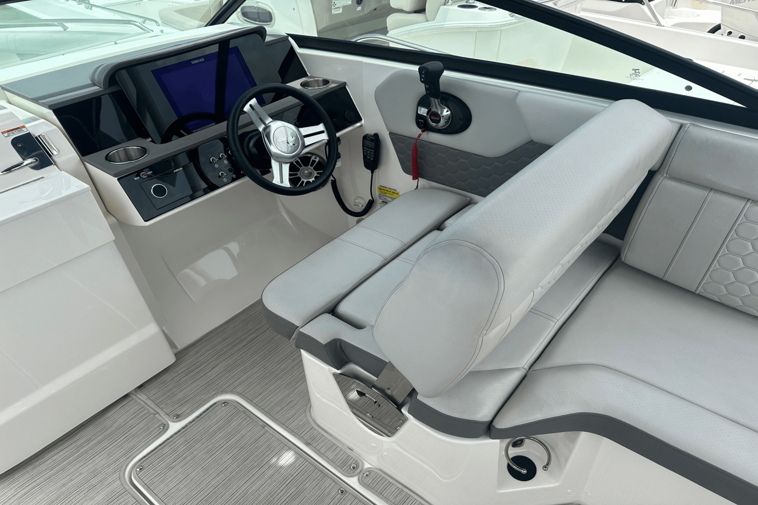 Slide: The Image of Sea Ray 250 SDX OB 2022 - 27