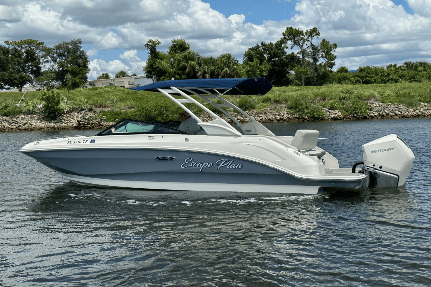 Slide: The Image of Sea Ray 250 SDX OB 2022 - 3