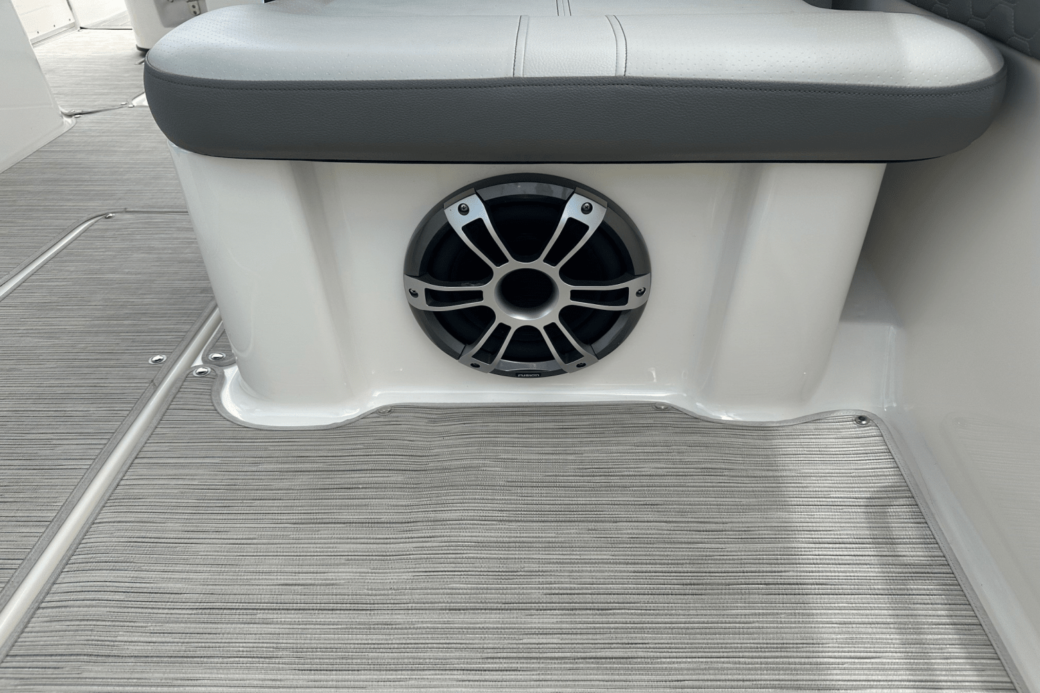 Slide: The Image of Sea Ray 250 SDX OB 2022 - 32