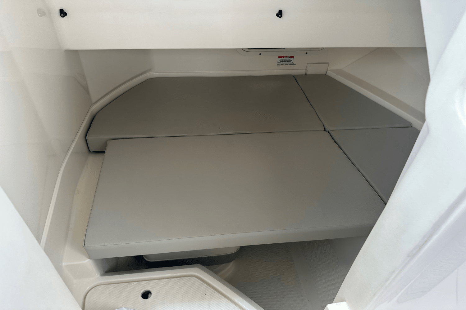 Slide: The Image of Sea Ray 250 SDX OB 2022 - 34