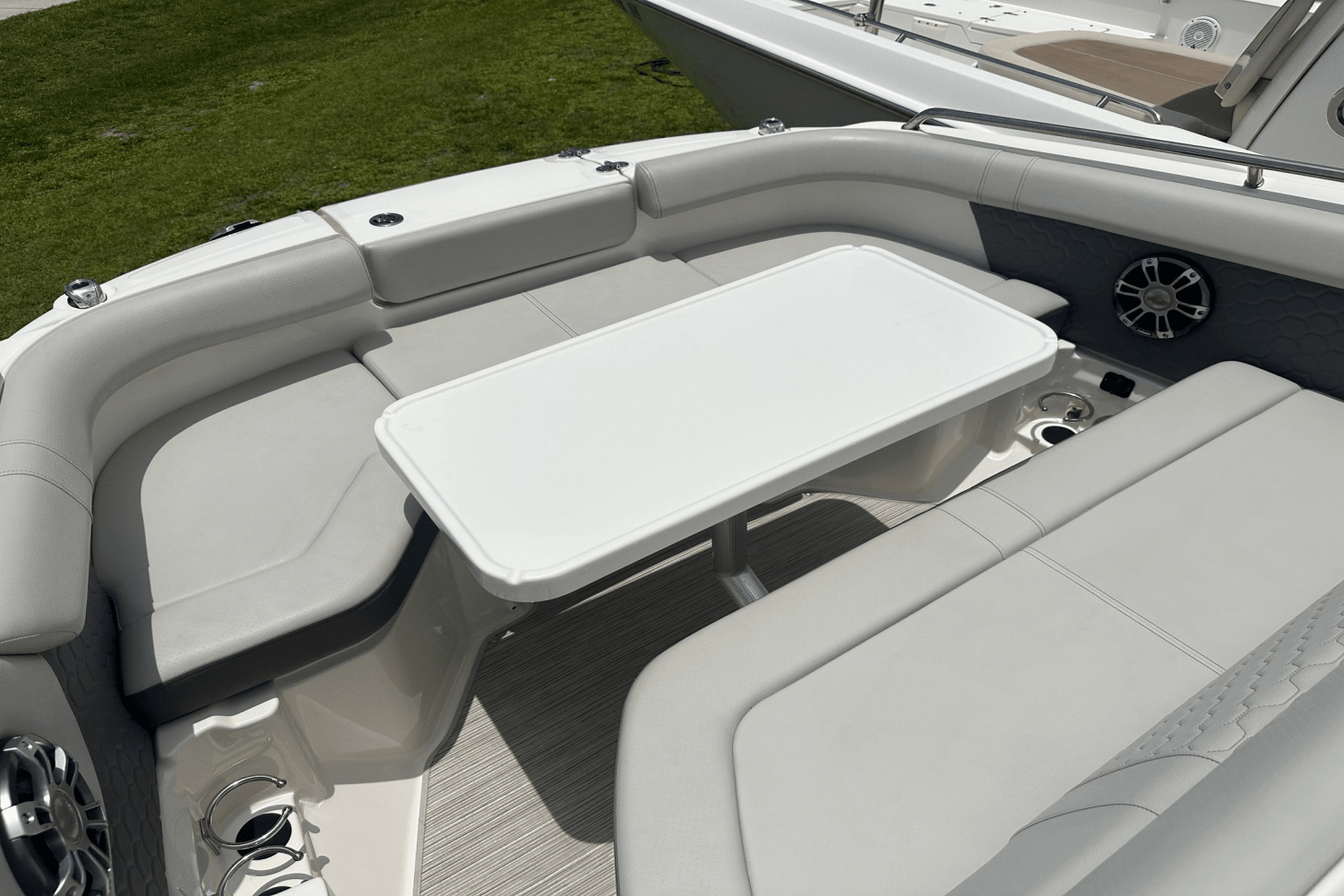 Slide: The Image of Sea Ray 250 SDX OB 2022 - 36