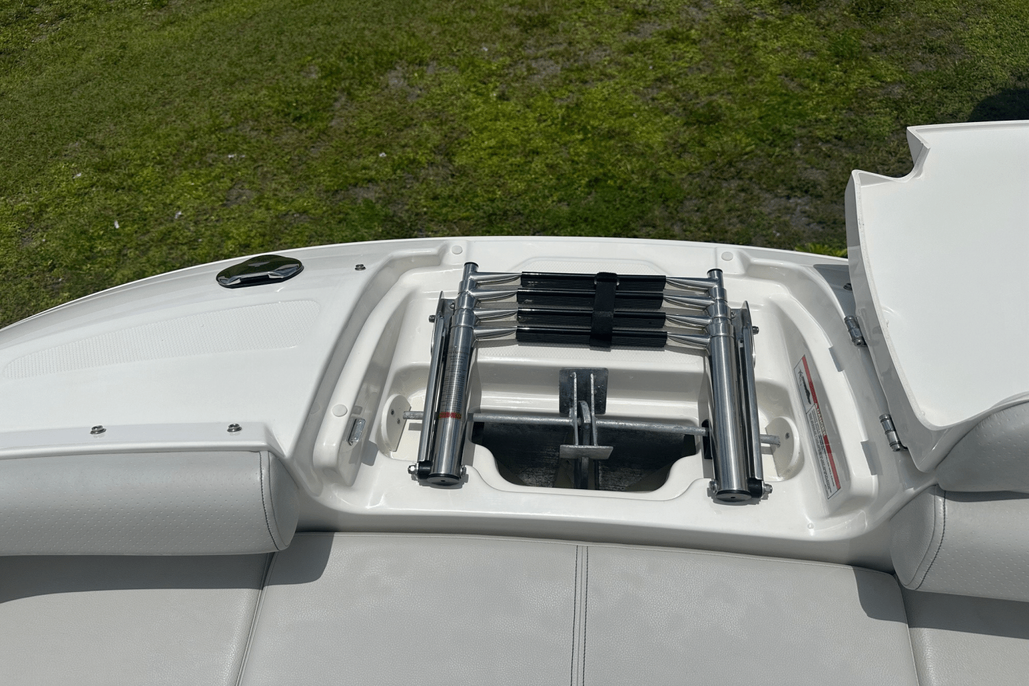 Slide: The Image of Sea Ray 250 SDX OB 2022 - 38