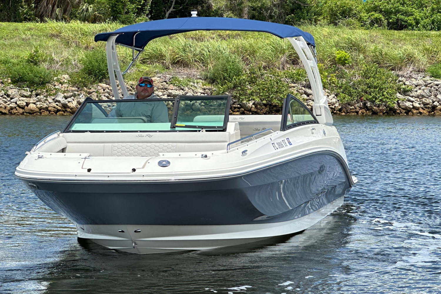 Slide: The Image of Sea Ray 250 SDX OB 2022 - 5