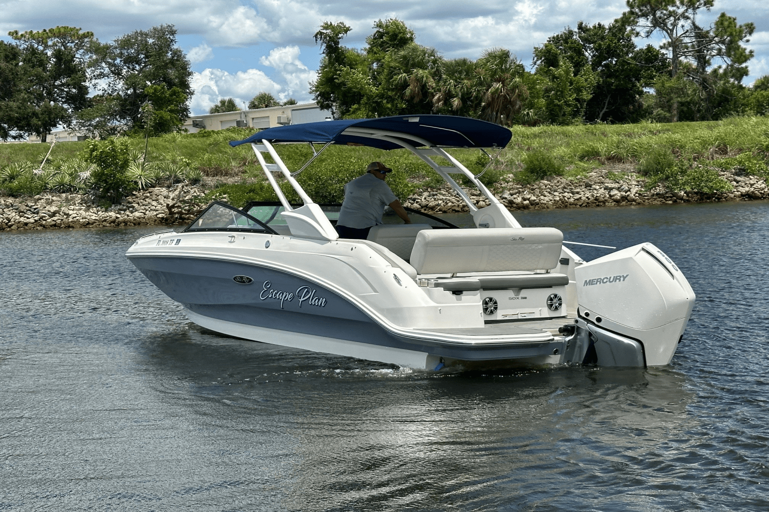 Slide: The Image of Sea Ray 250 SDX OB 2022 - 7