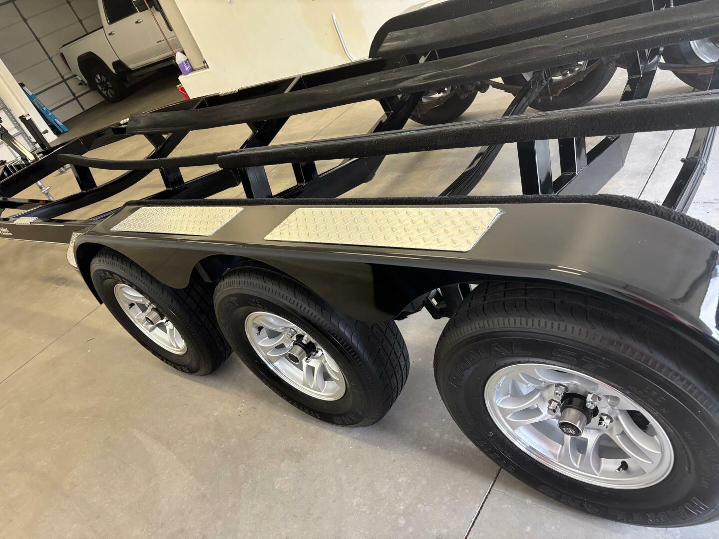 Slide: The Image of Tri-Axle Trailer Side - 5316401