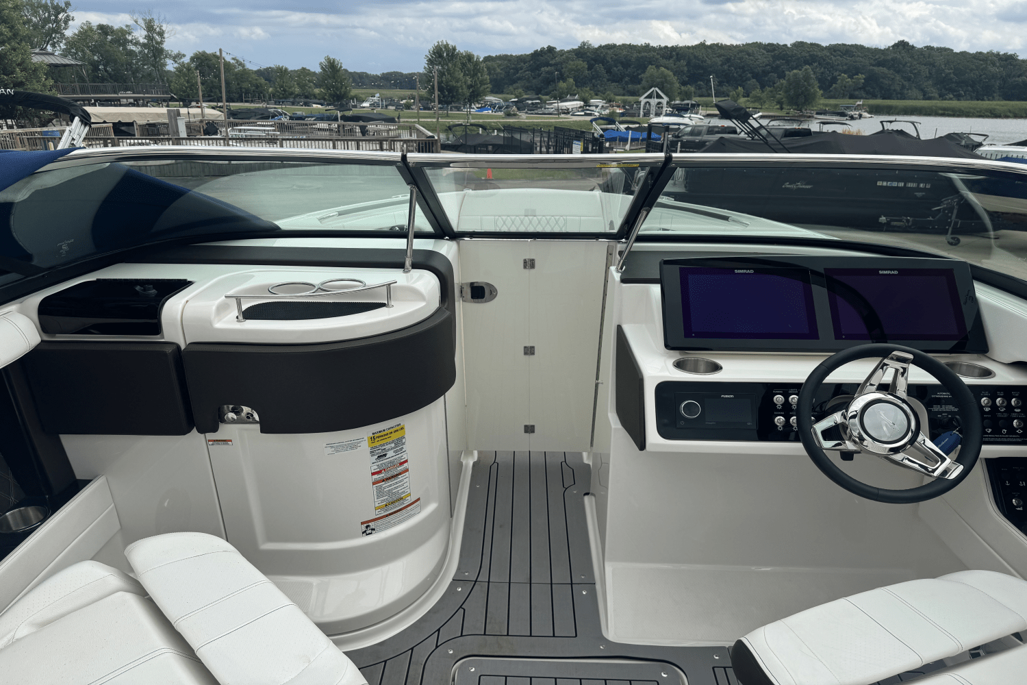 Slide: The Image of Sea Ray 250 SLX 2019 - 10