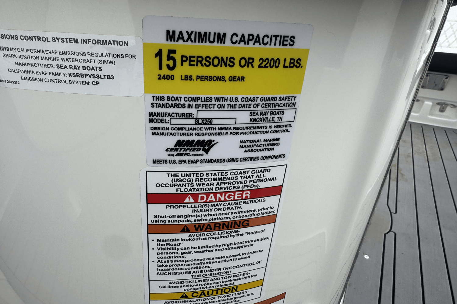 Slide: The Image of Sea Ray 250 SLX 2019 - 17