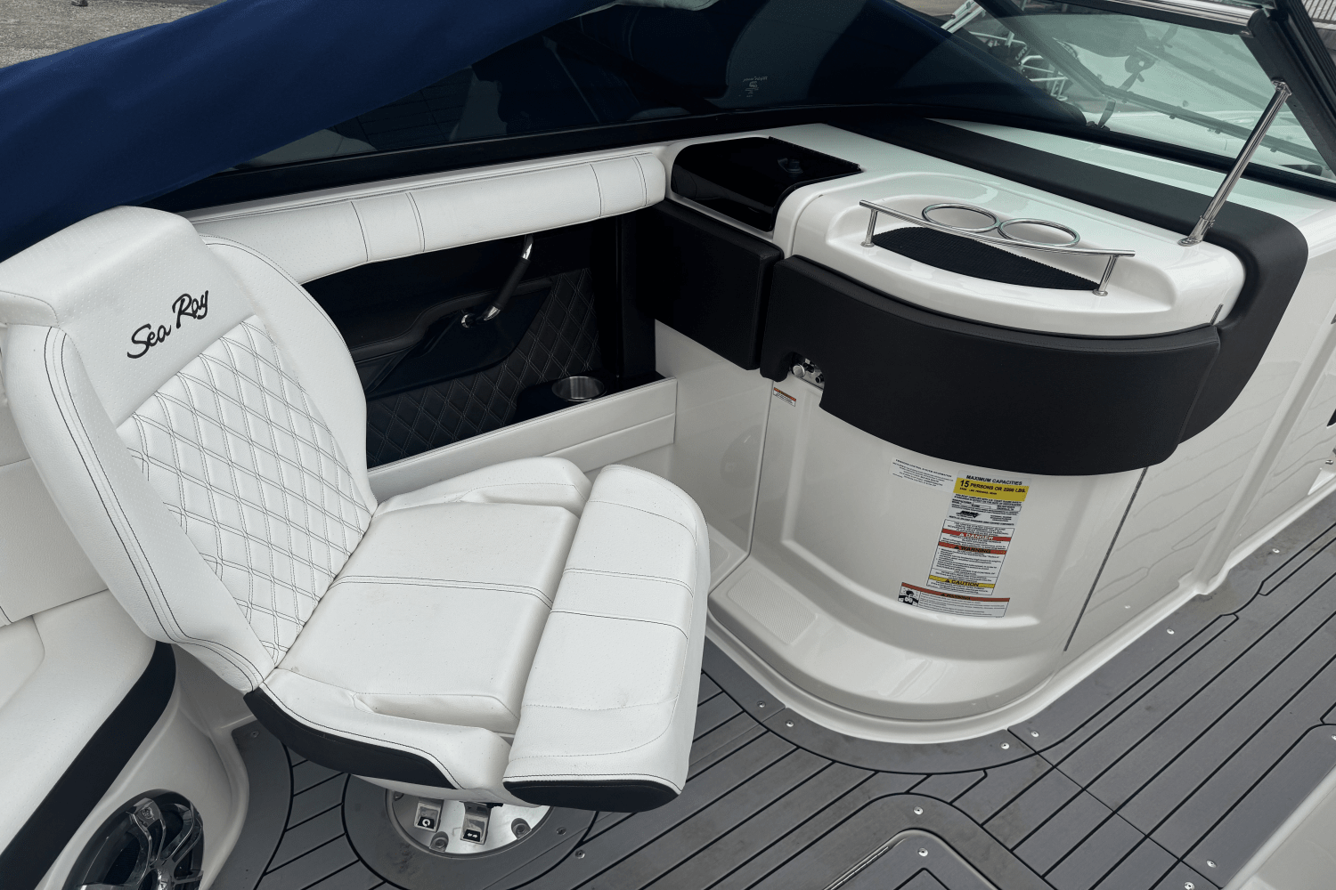 Slide: The Image of Sea Ray 250 SLX 2019 - 18