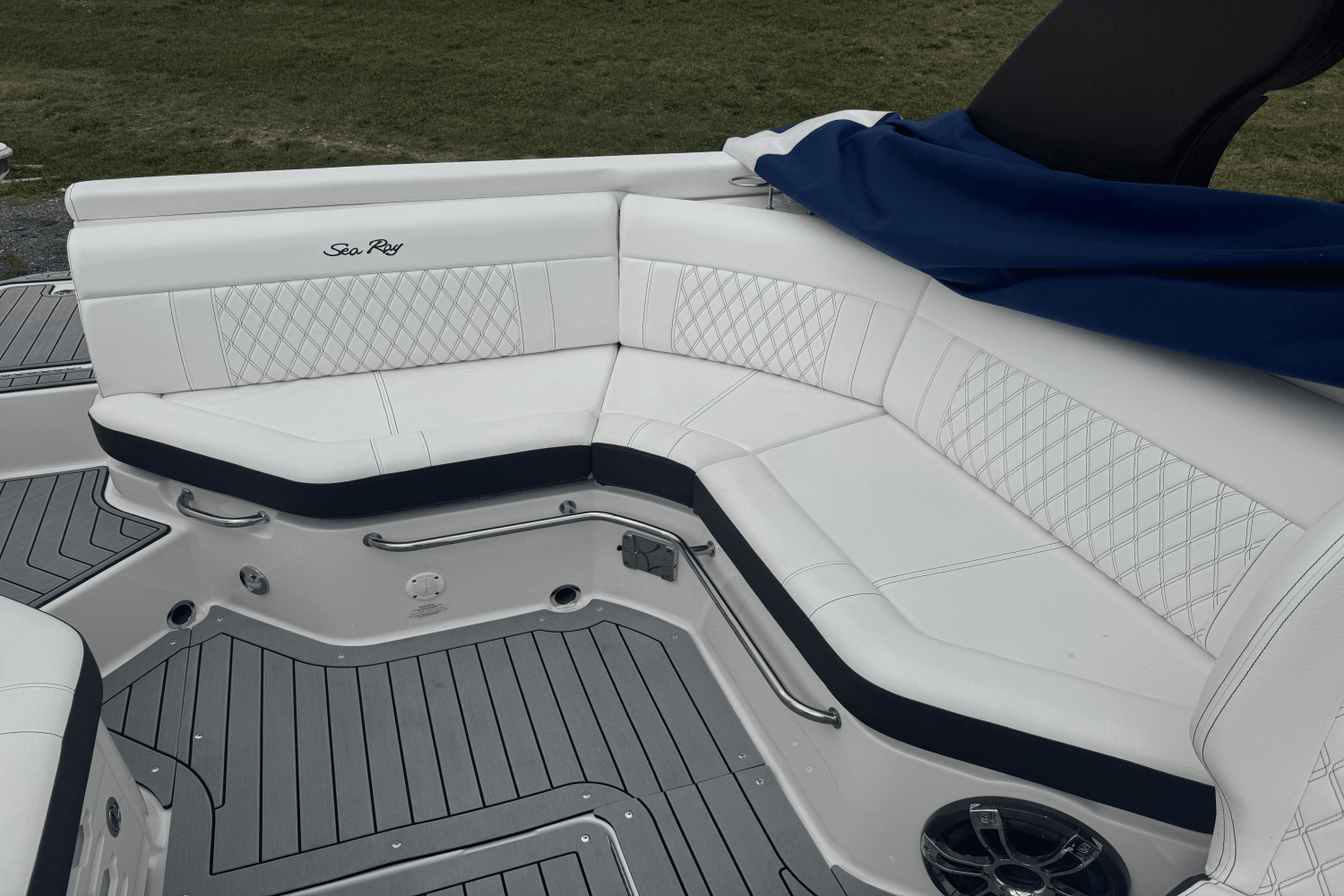 Slide: The Image of Sea Ray 250 SLX 2019 - 20