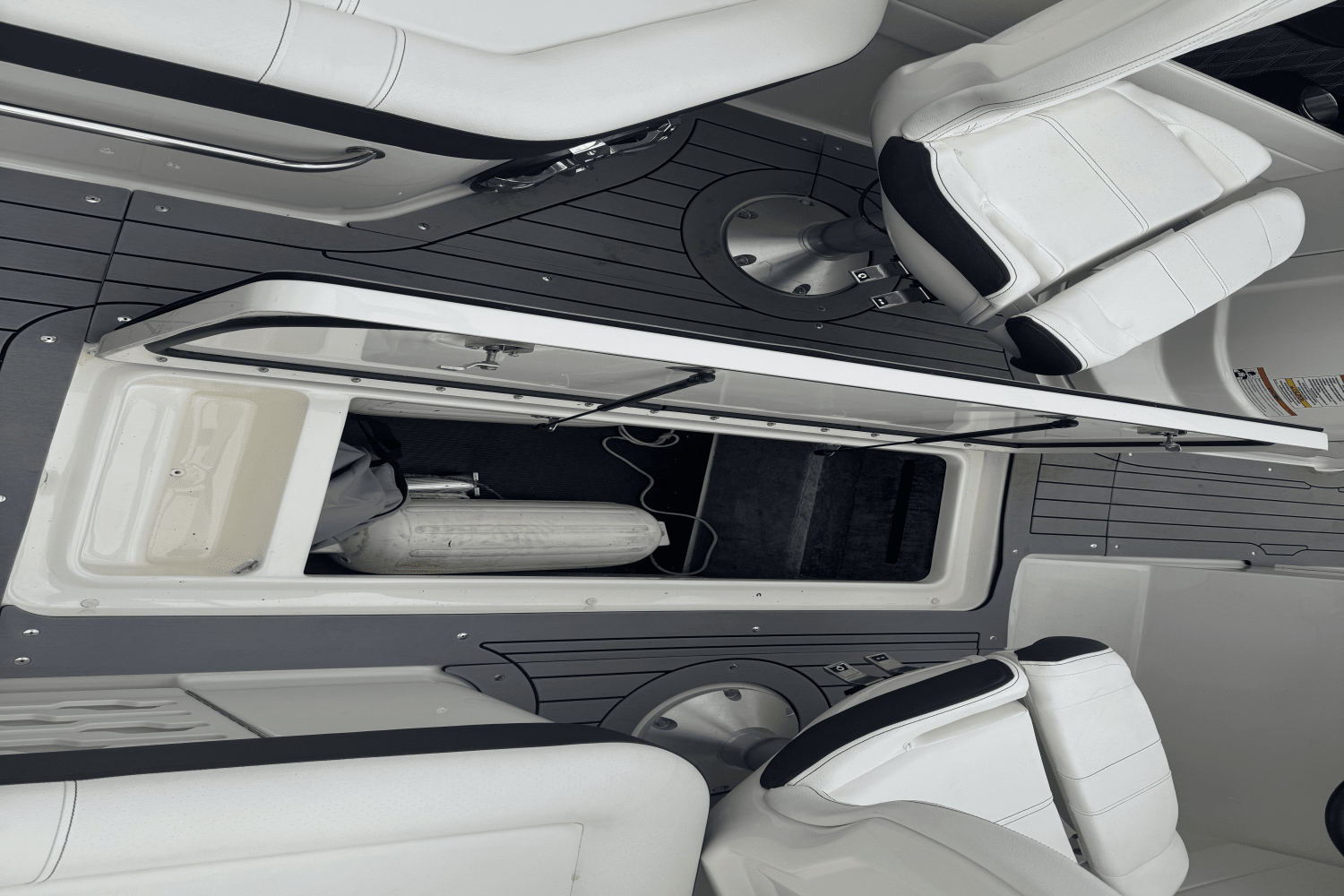 Slide: The Image of Sea Ray 250 SLX 2019 - 23