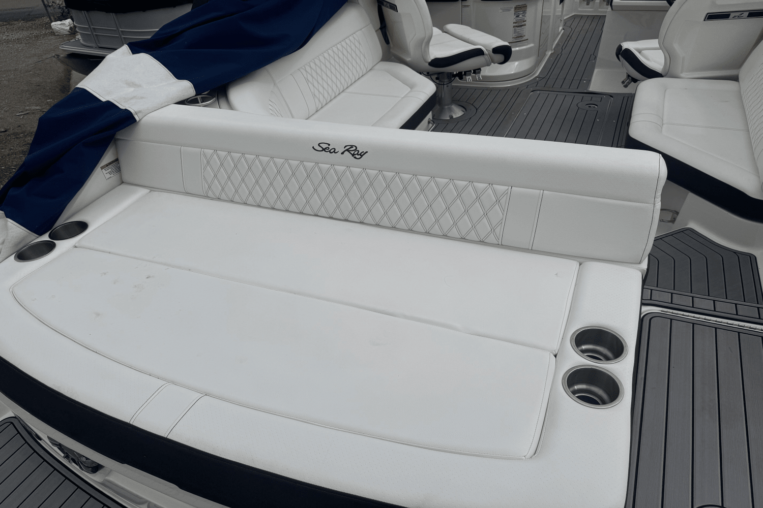 Slide: The Image of Sea Ray 250 SLX 2019 - 27