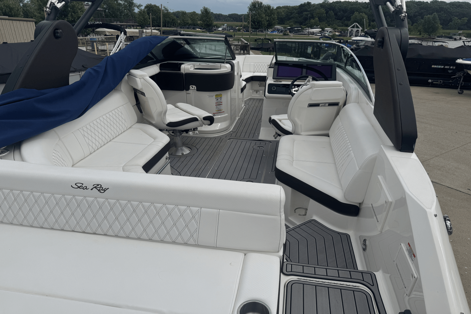 Slide: The Image of Sea Ray 250 SLX 2019 - 28