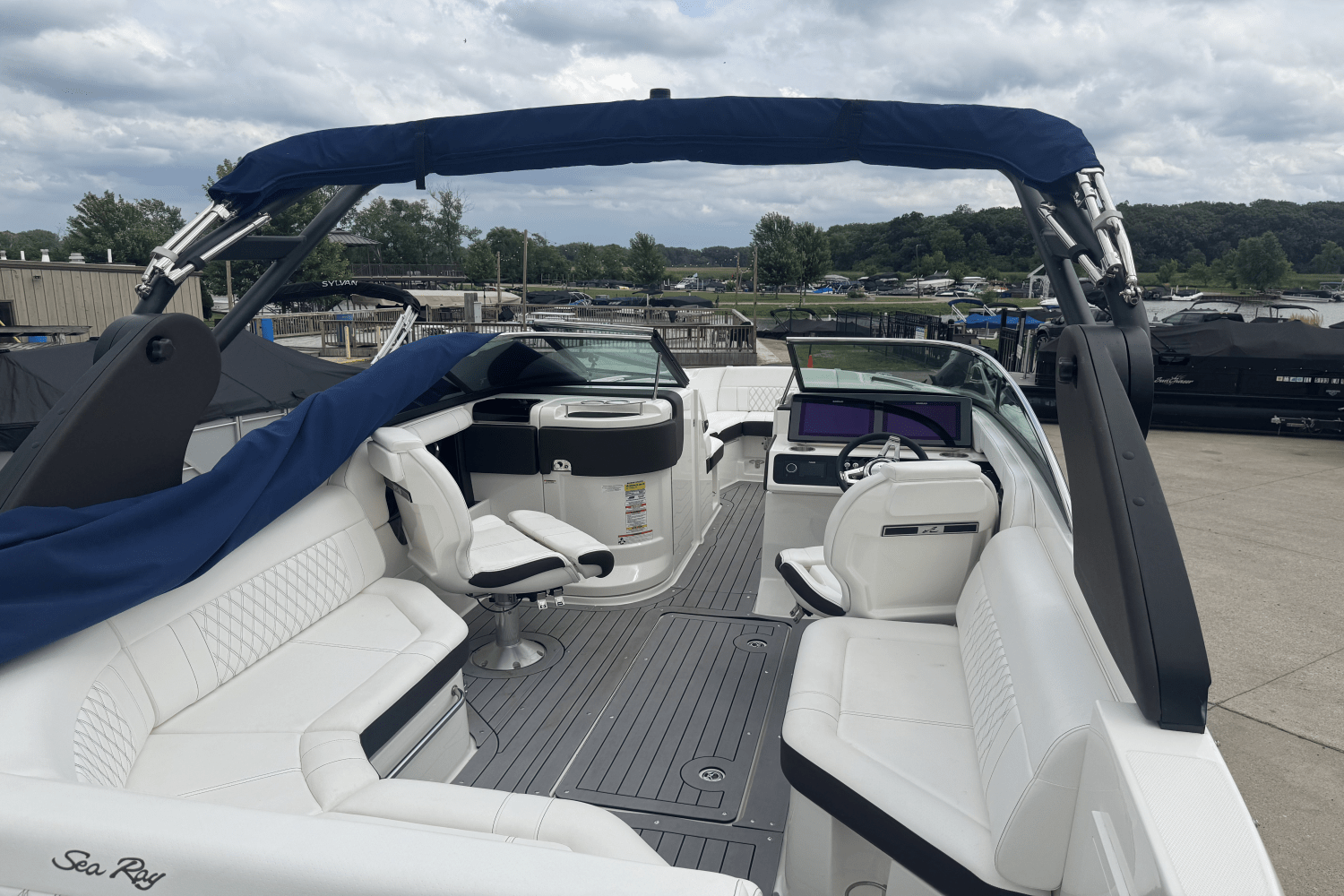 Slide: The Image of Sea Ray 250 SLX 2019 - 29