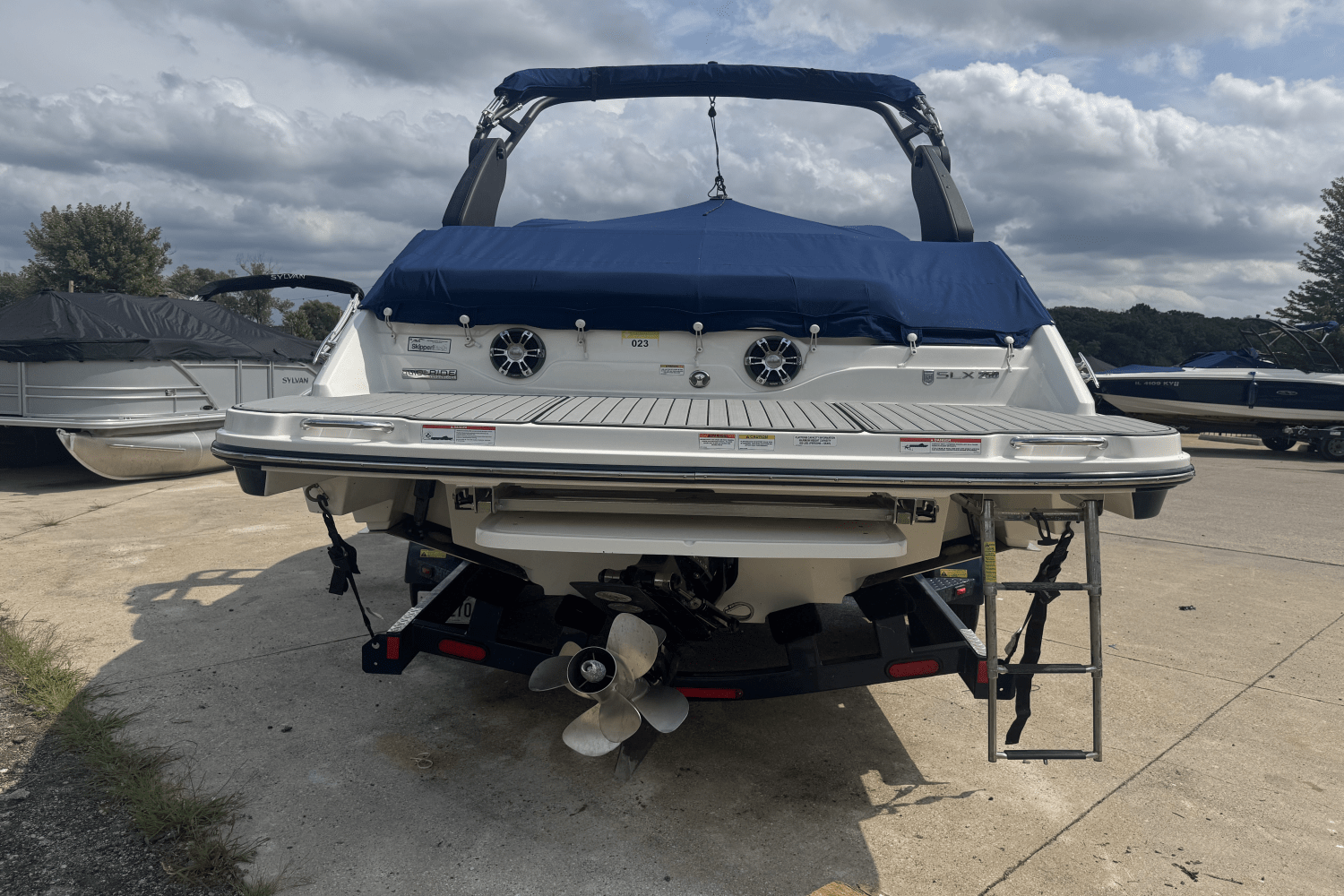 Slide: The Image of Sea Ray 250 SLX 2019 - 3