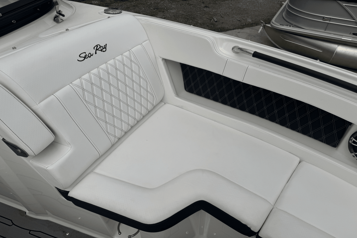Slide: The Image of Sea Ray 250 SLX 2019 - 6