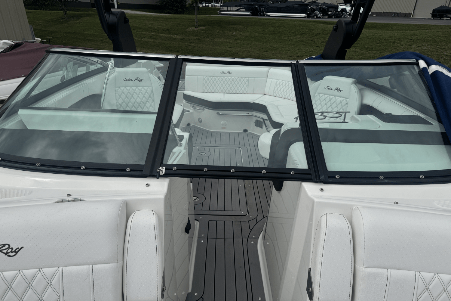 Slide: The Image of Sea Ray 250 SLX 2019 - 8