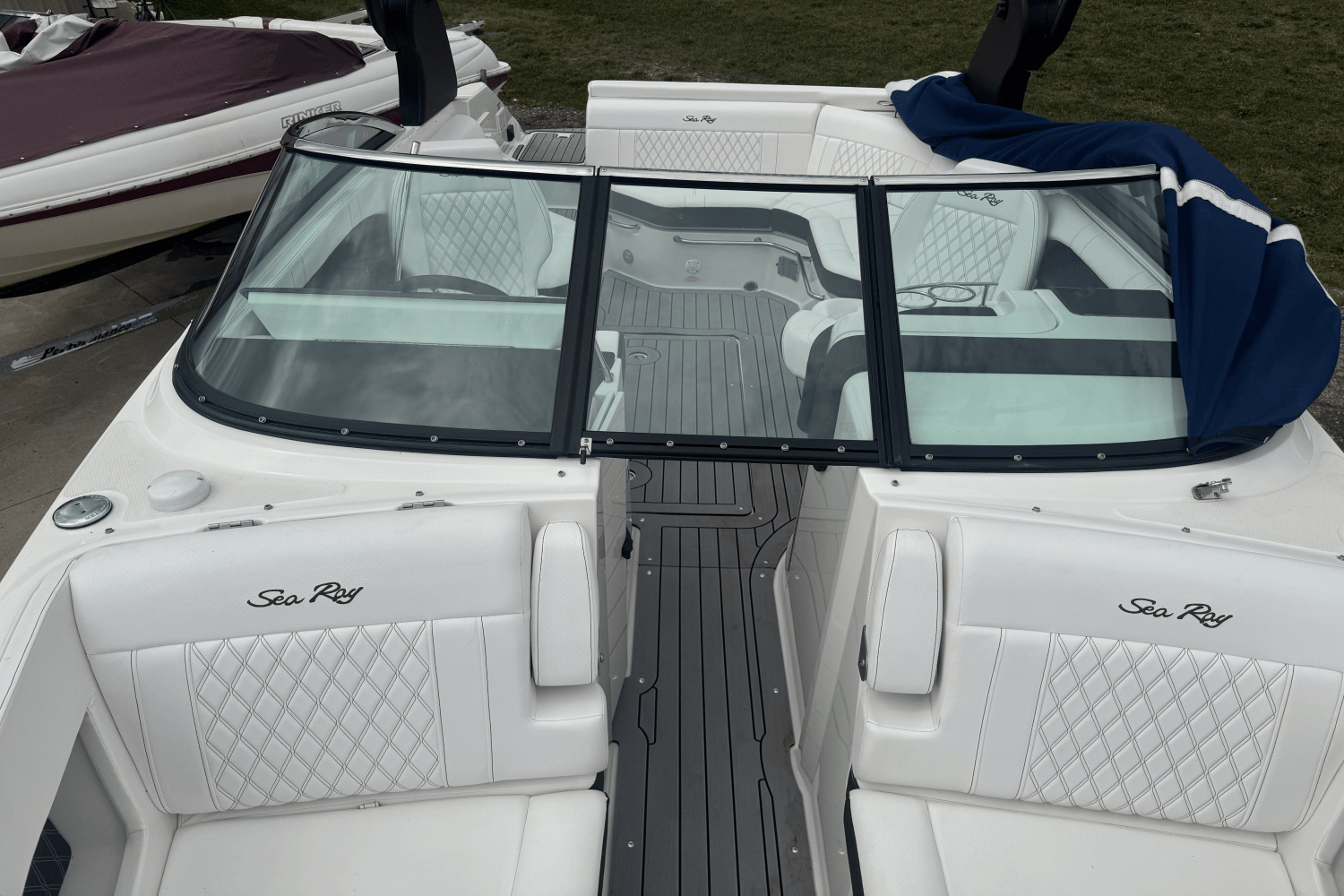 Slide: The Image of Sea Ray 250 SLX 2019 - 9