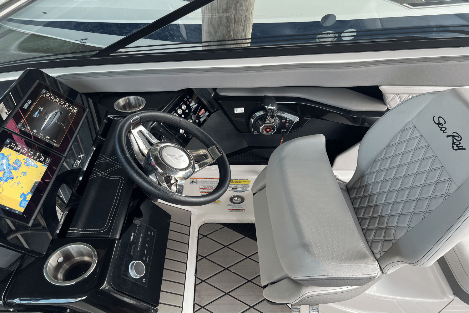 Slide: The Image of Sea Ray 260 SLX 2023 - 14