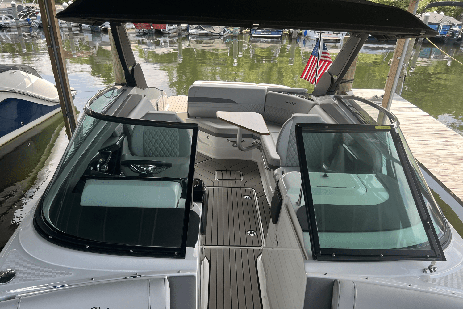 Slide: The Image of Sea Ray 260 SLX 2023 - 20