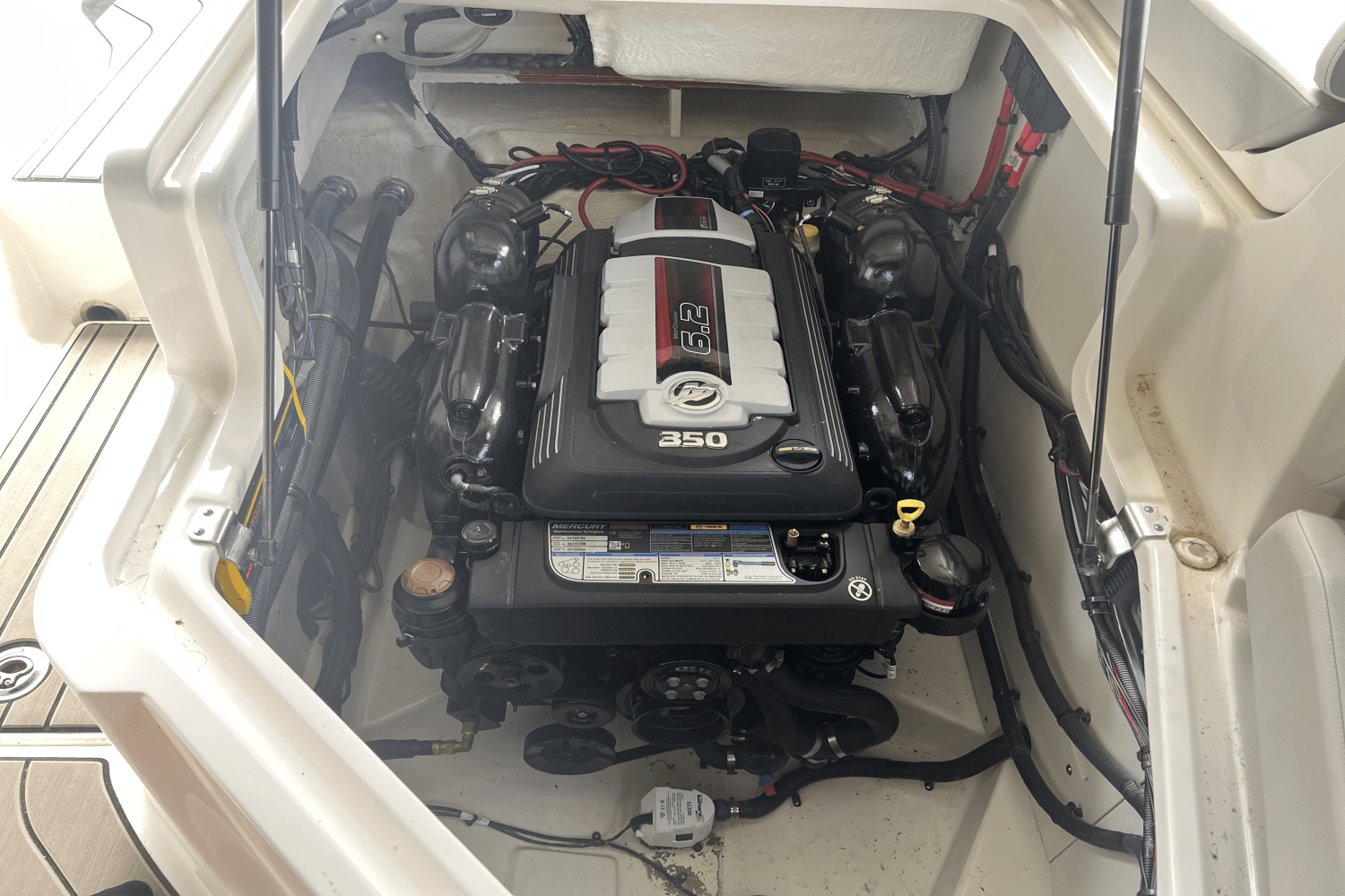 Slide: The Image of Sea Ray 260 SLX 2023 - 21