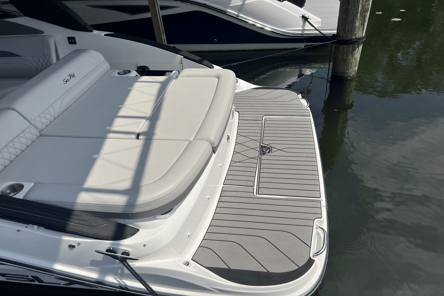 Slide: The Image of Sea Ray 260 SLX 2023 - 5