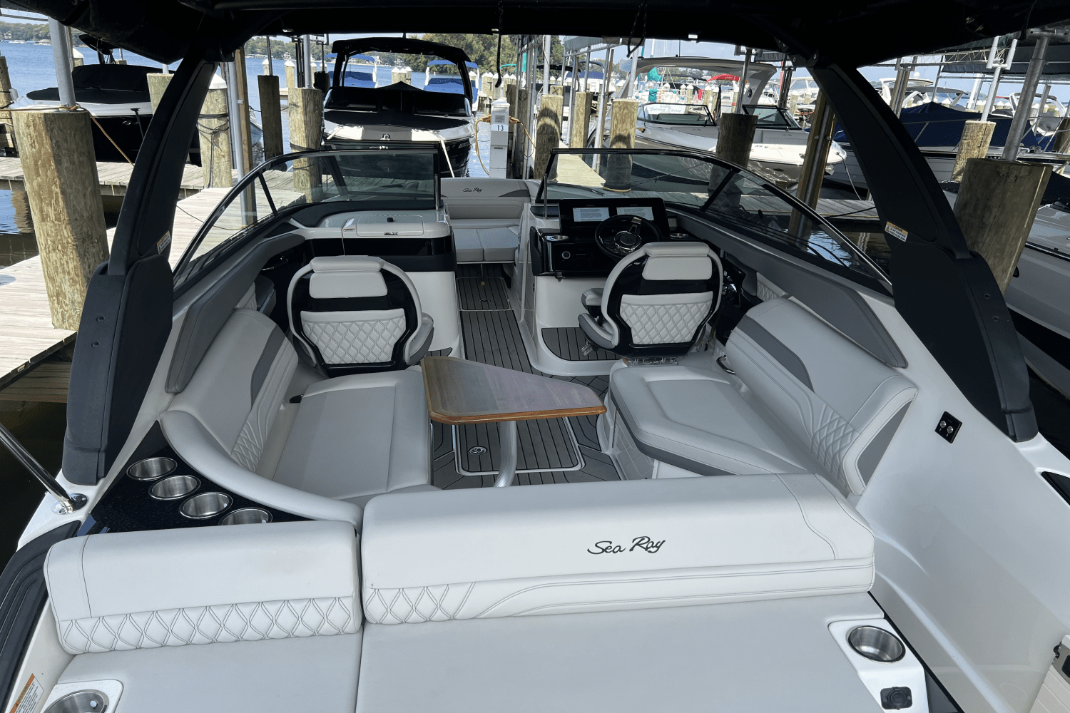 Slide: The Image of Sea Ray 260 SLX 2023 - 6