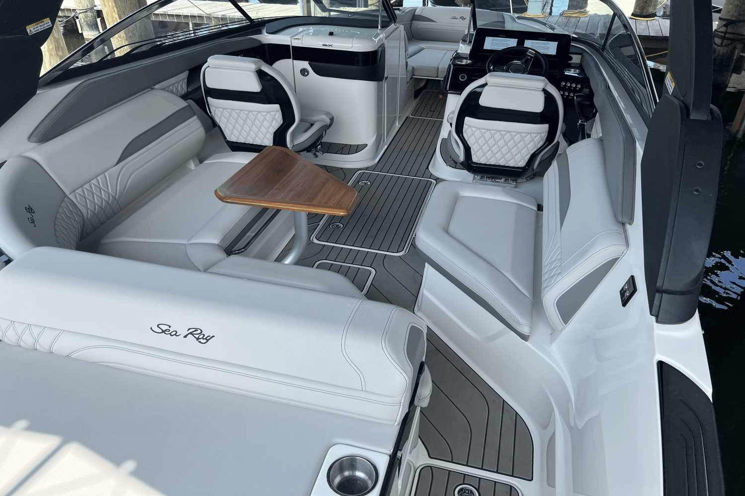 Slide: The Image of Sea Ray 260 SLX 2023 - 7