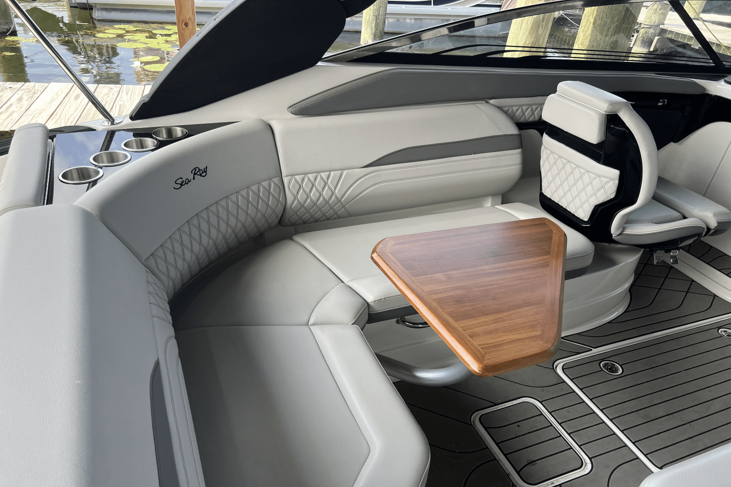 Slide: The Image of Sea Ray 260 SLX 2023 - 8