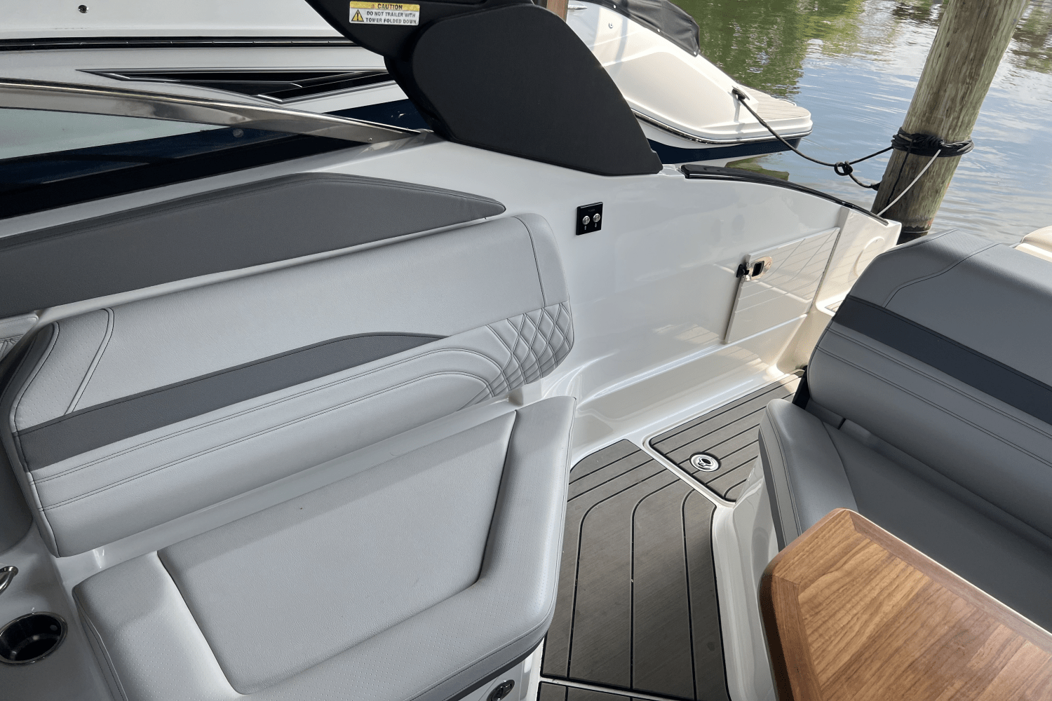 Slide: The Image of Sea Ray 260 SLX 2023 - 9