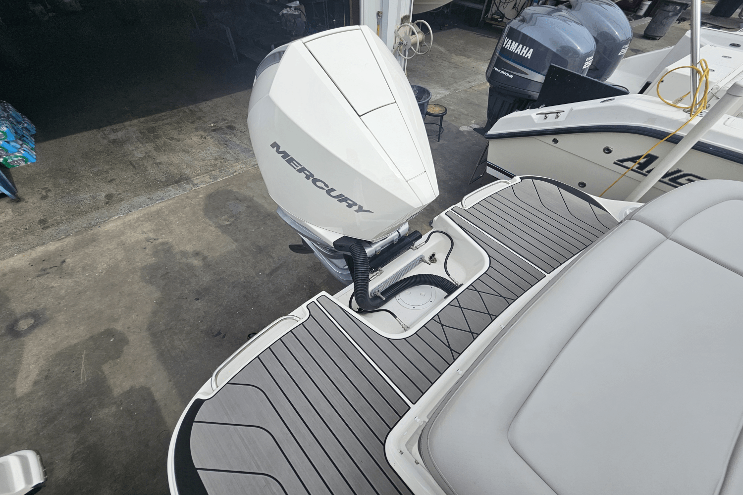 Slide: The Image of Sea Ray 260 SLX-OB 2024 - 14