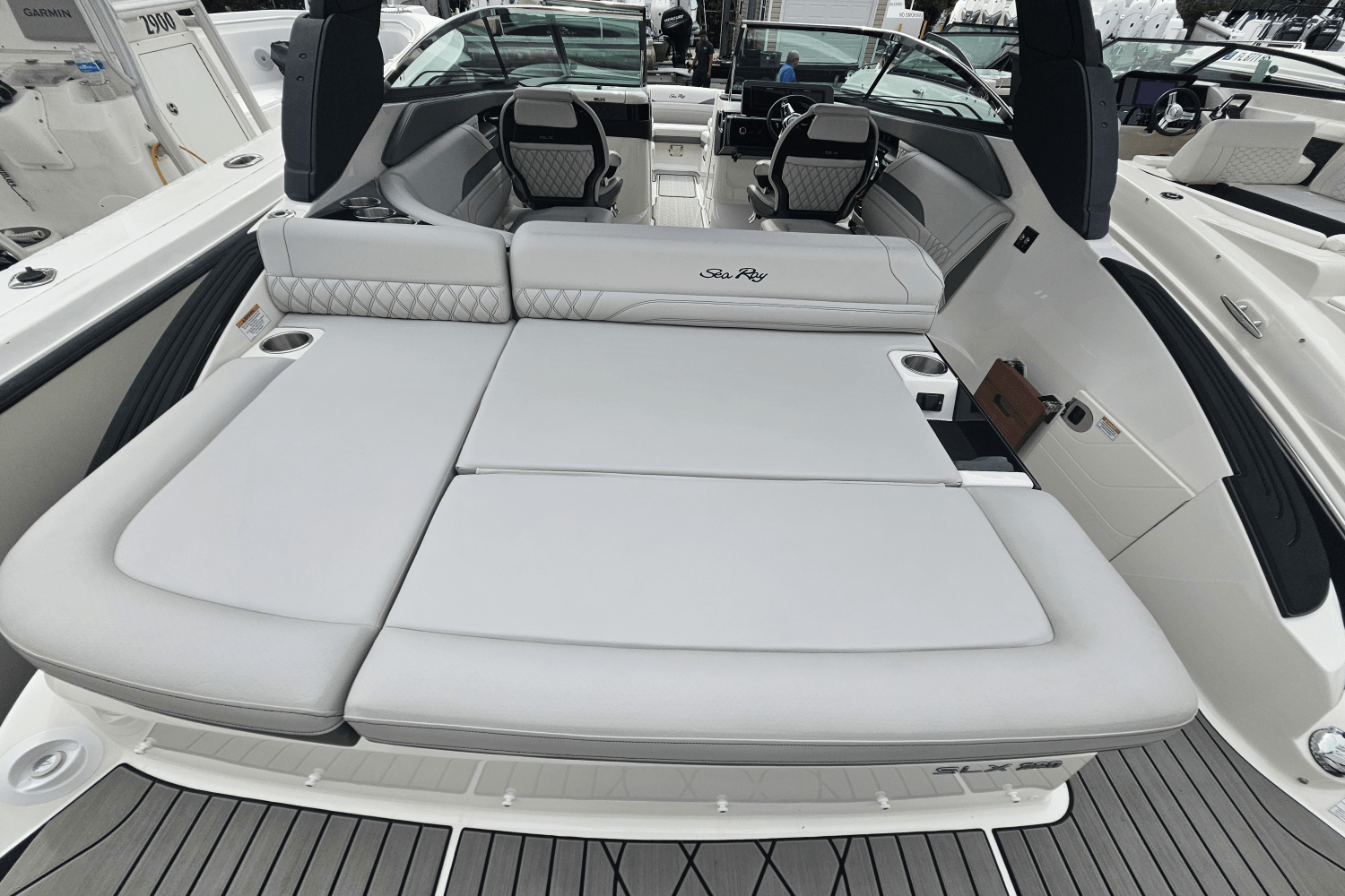 Slide: The Image of Sea Ray 260 SLX-OB 2024 - 16
