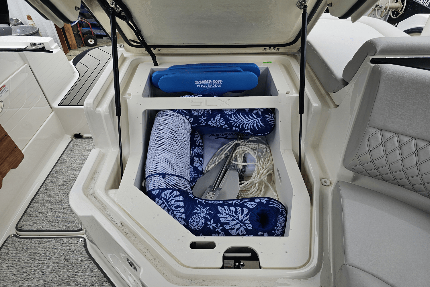 Slide: The Image of Sea Ray 260 SLX-OB 2024 - 30