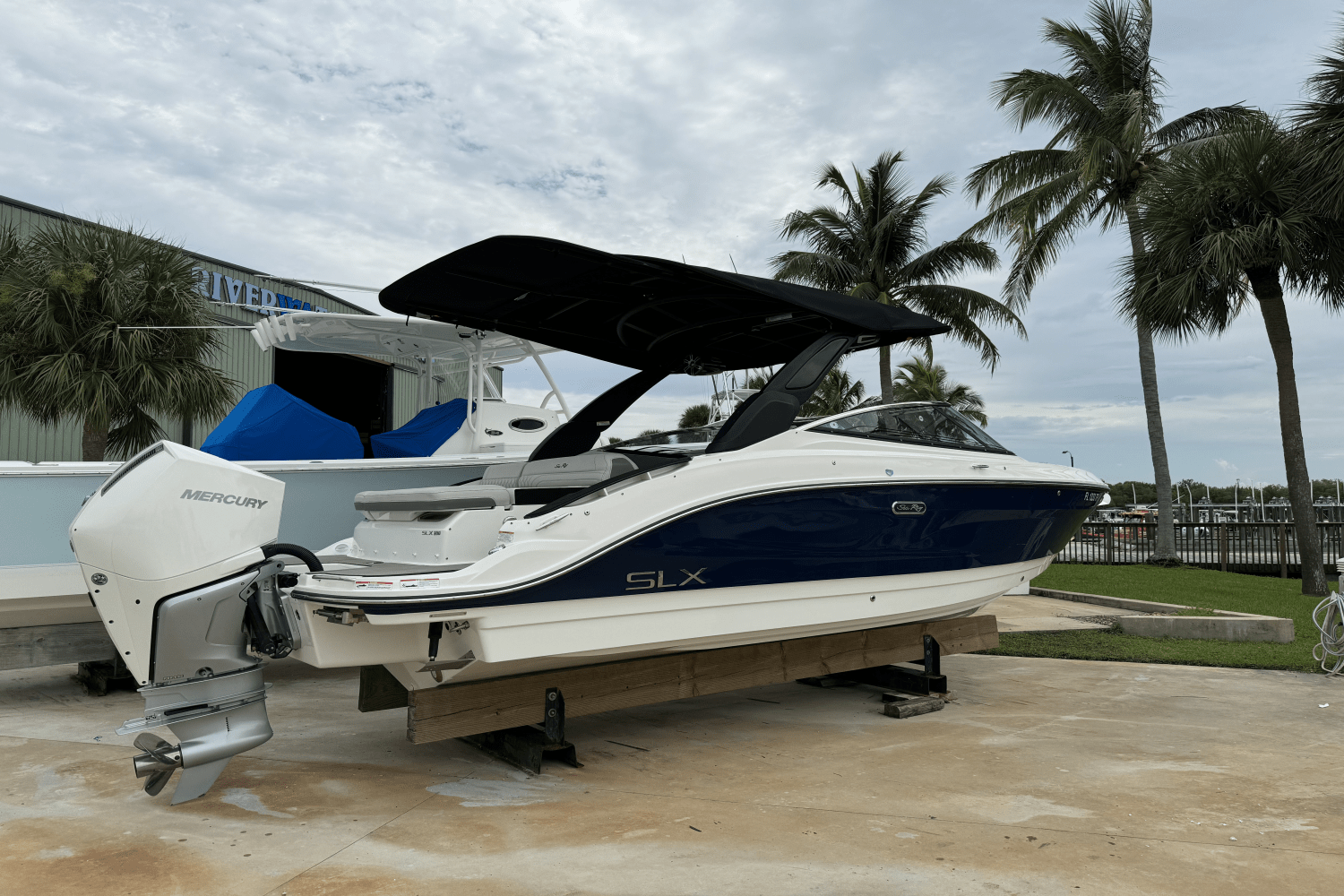 Slide: The Image of Sea Ray 260 SLX OUTBOARD 2023 - 0