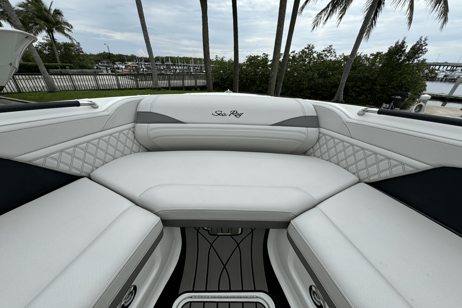 Slide: The Image of Sea Ray 260 SLX OUTBOARD 2023 - 12