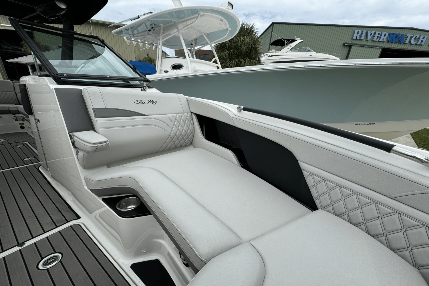 Slide: The Image of Sea Ray 260 SLX OUTBOARD 2023 - 13