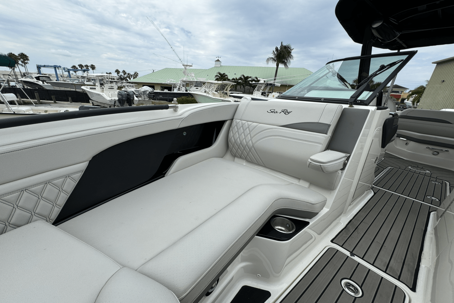 Slide: The Image of Sea Ray 260 SLX OUTBOARD 2023 - 14