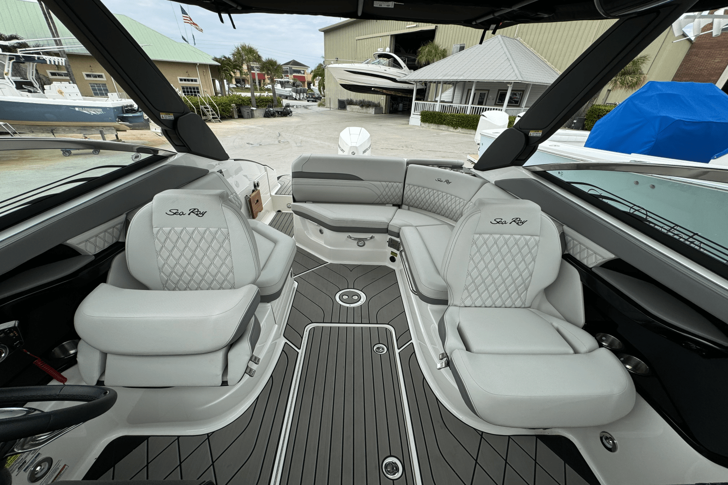 Slide: The Image of Sea Ray 260 SLX OUTBOARD 2023 - 16