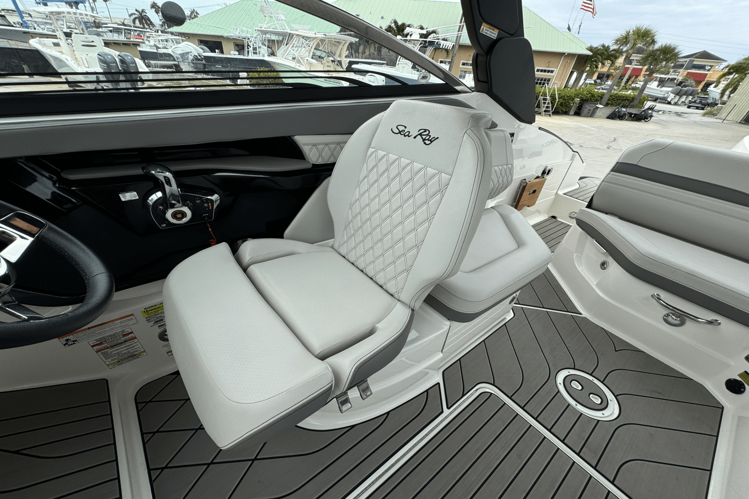 Slide: The Image of Sea Ray 260 SLX OUTBOARD 2023 - 19