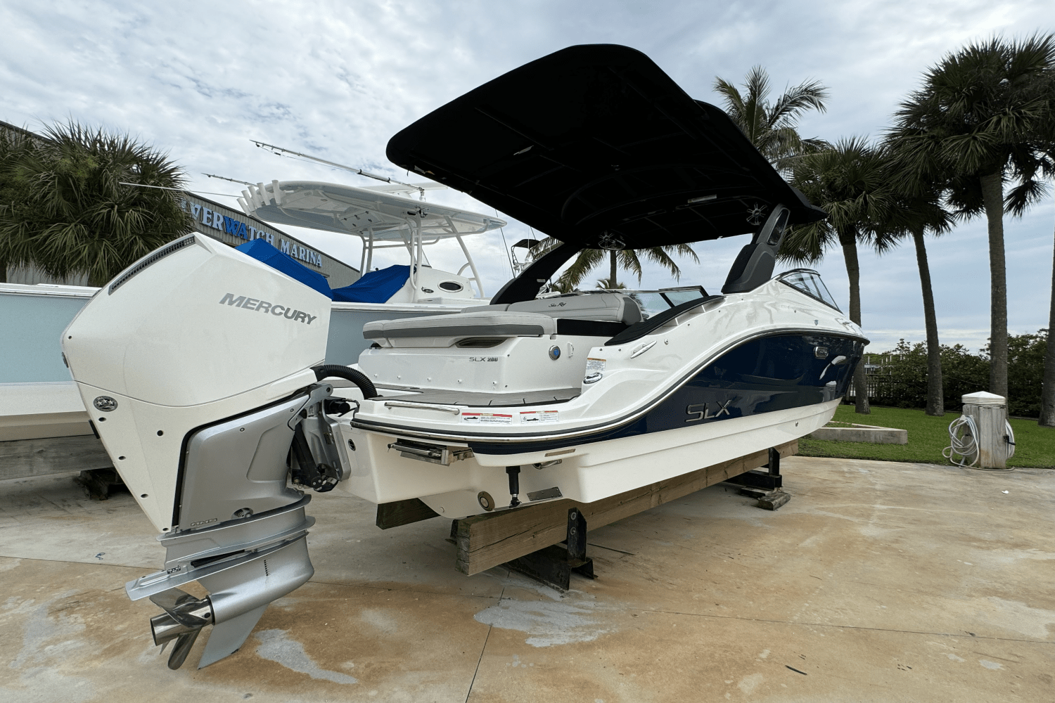 Slide: The Image of Sea Ray 260 SLX OUTBOARD 2023 - 2
