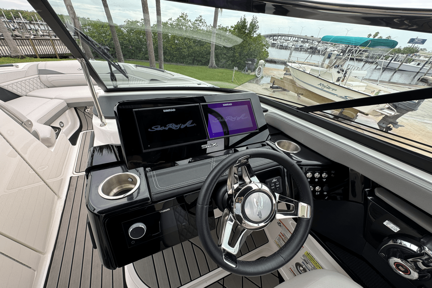 Slide: The Image of Sea Ray 260 SLX OUTBOARD 2023 - 20