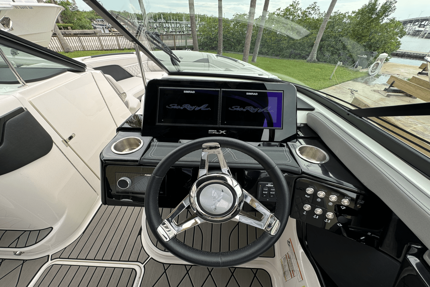 Slide: The Image of Sea Ray 260 SLX OUTBOARD 2023 - 21