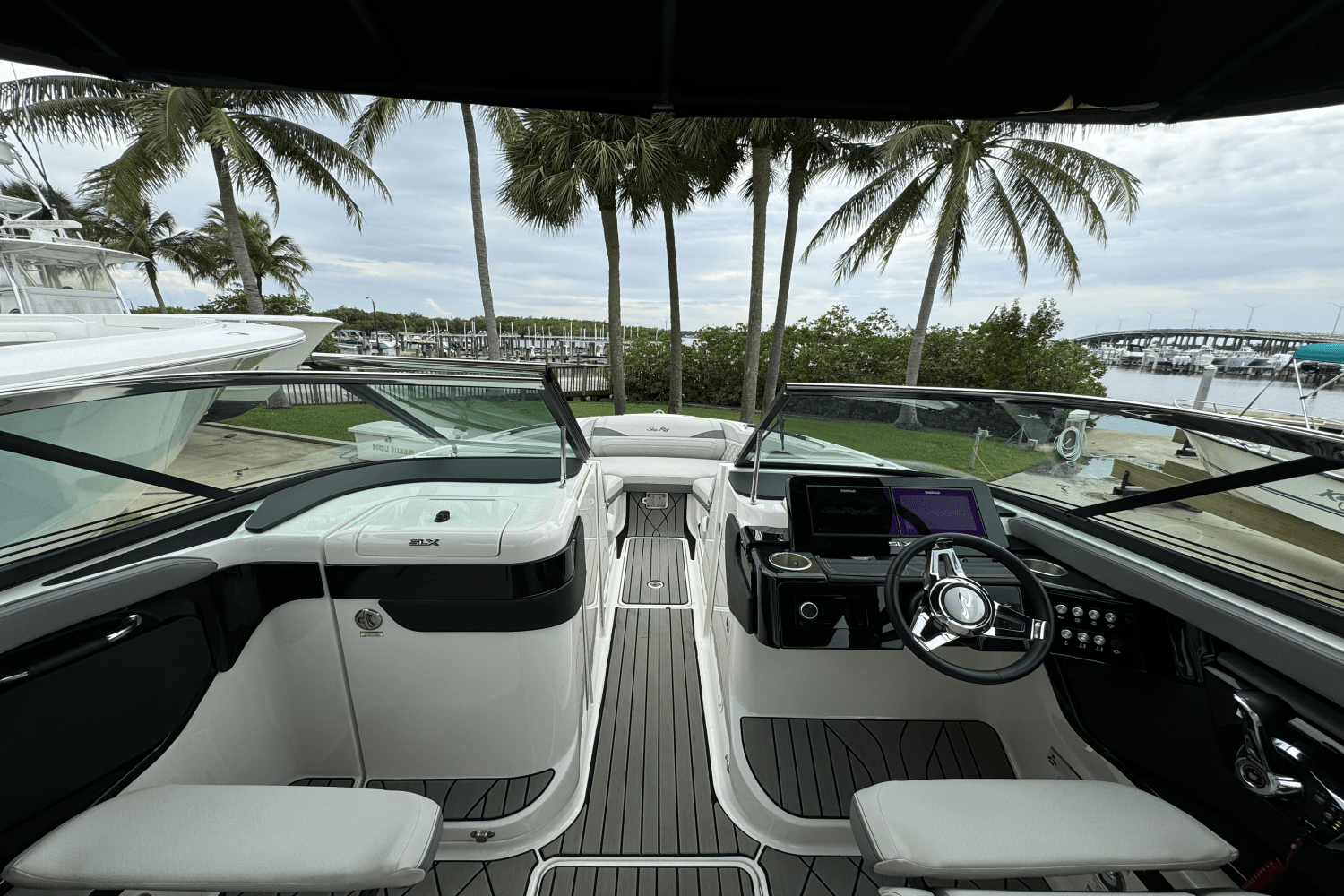 Slide: The Image of Sea Ray 260 SLX OUTBOARD 2023 - 23