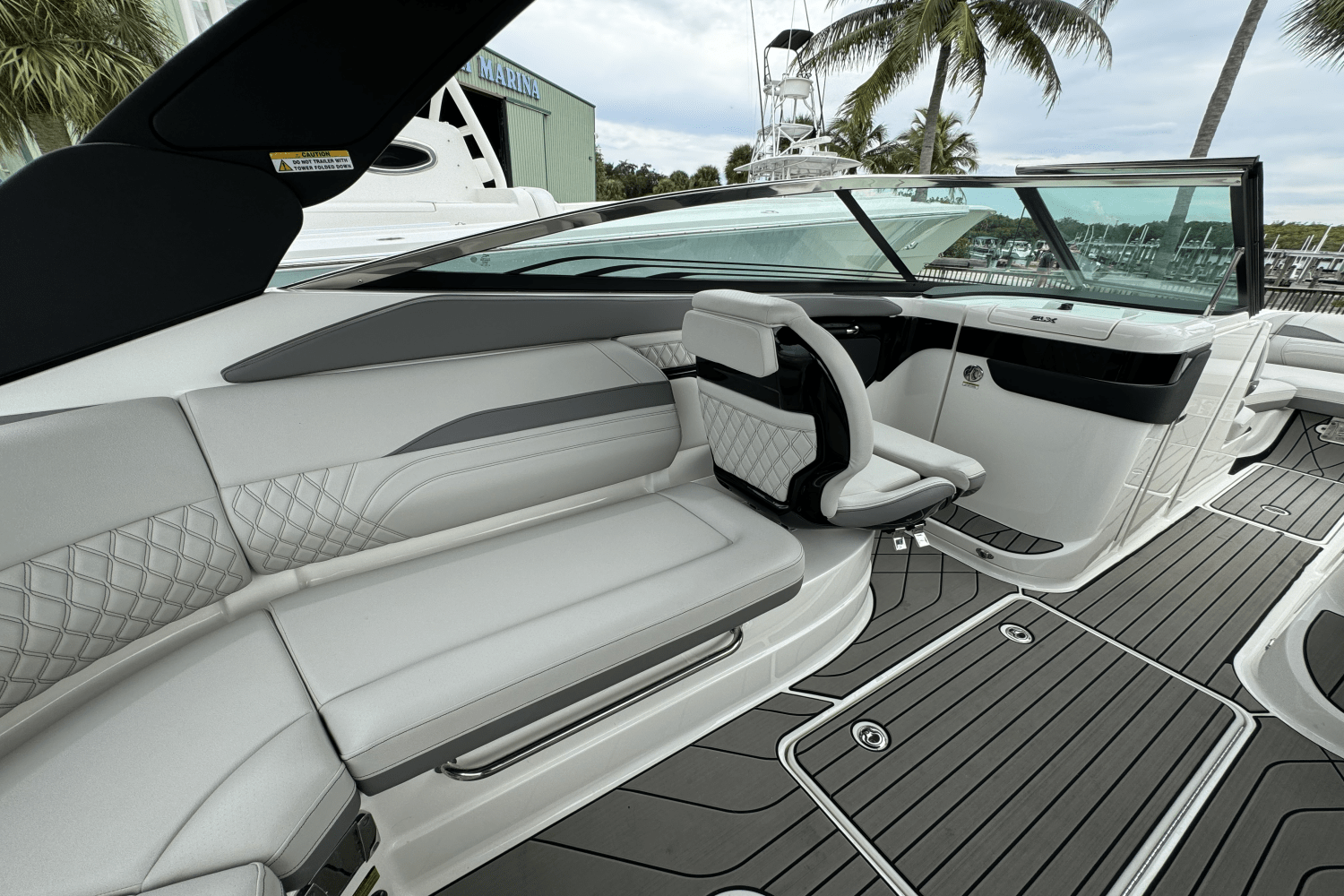 Slide: The Image of Sea Ray 260 SLX OUTBOARD 2023 - 26