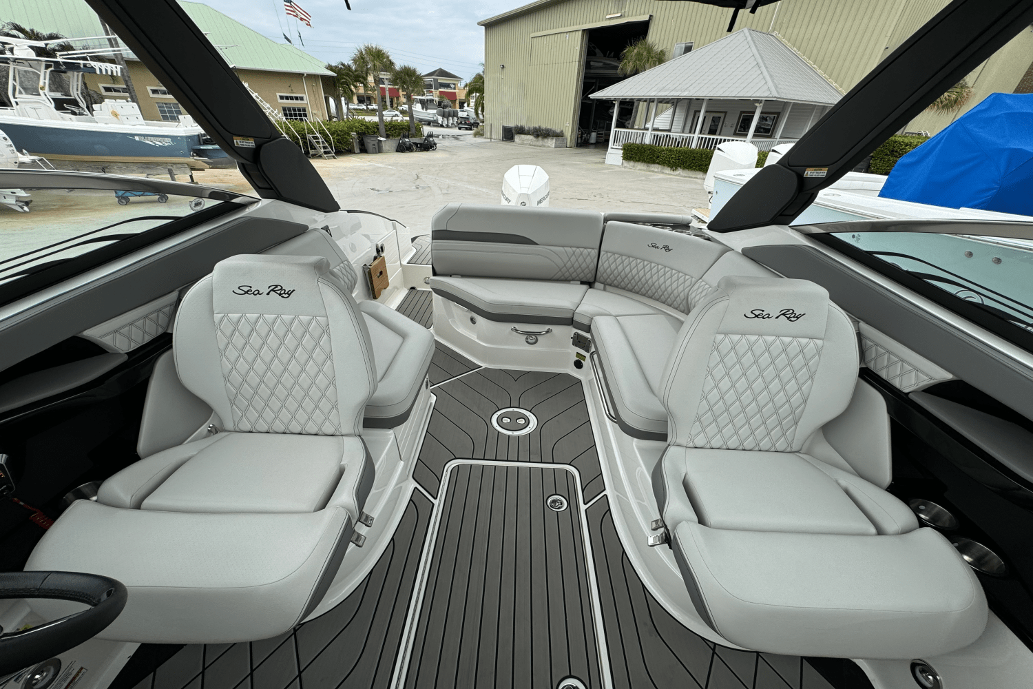 Slide: The Image of Sea Ray 260 SLX OUTBOARD 2023 - 28