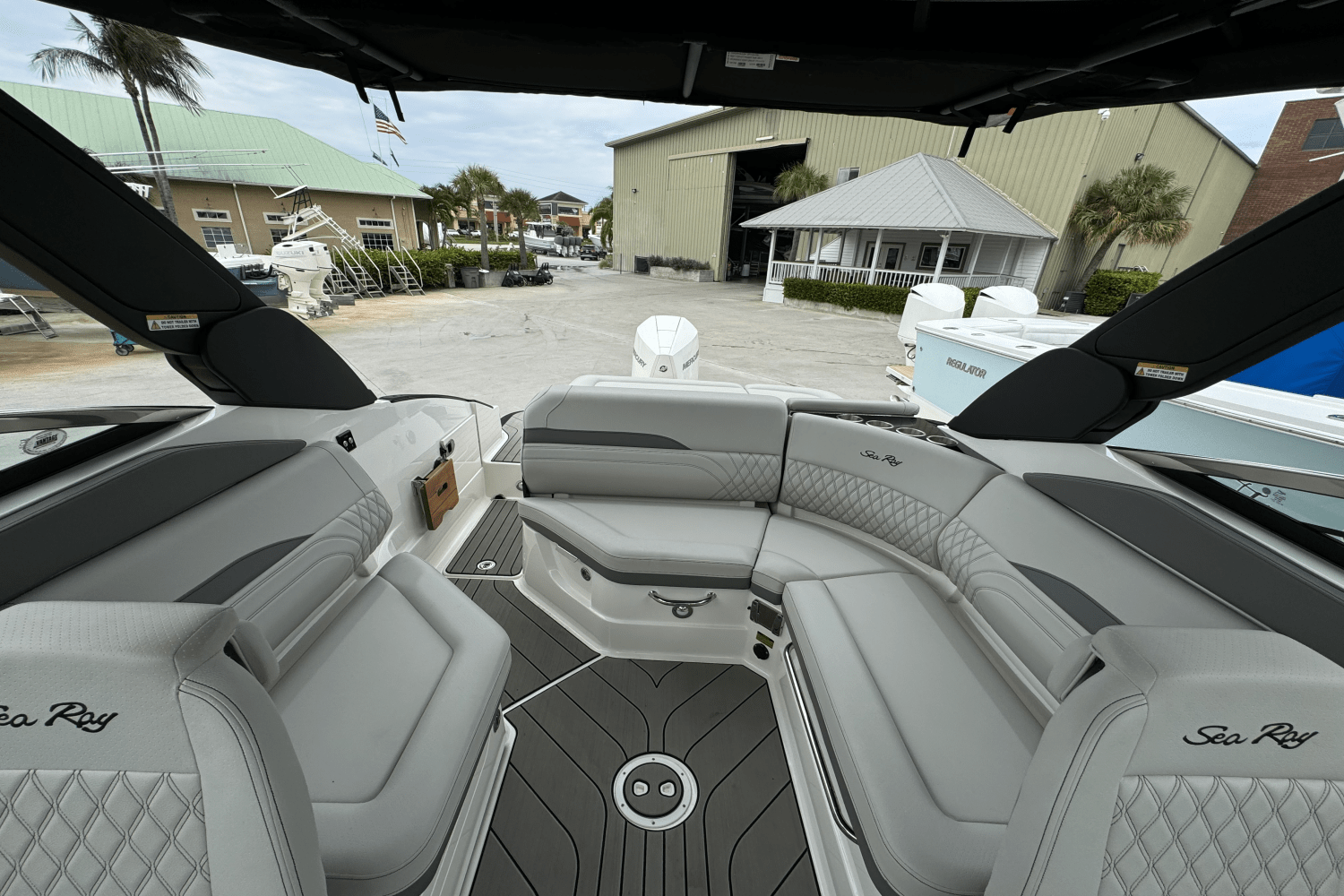 Slide: The Image of Sea Ray 260 SLX OUTBOARD 2023 - 29
