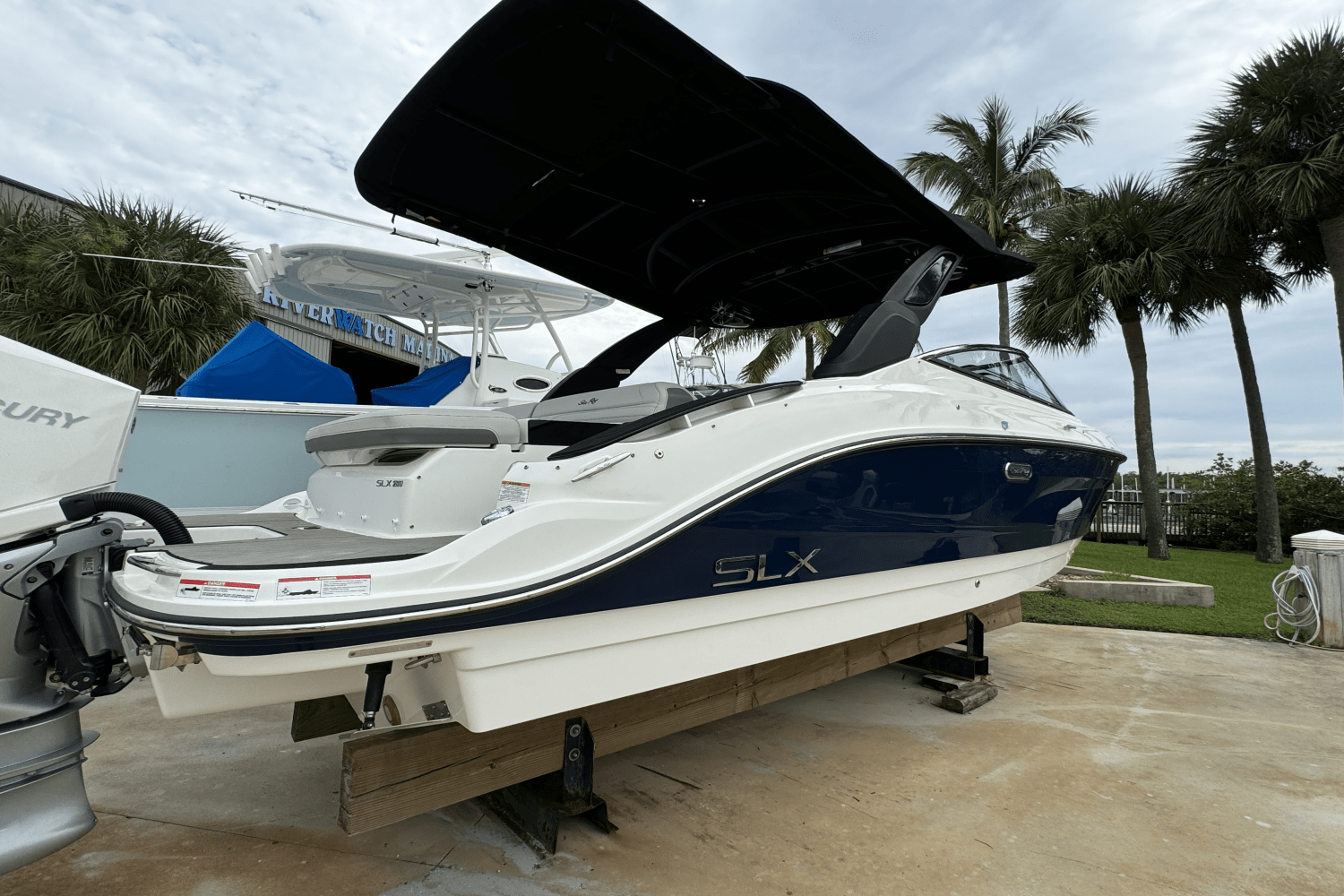 Slide: The Image of Sea Ray 260 SLX OUTBOARD 2023 - 3