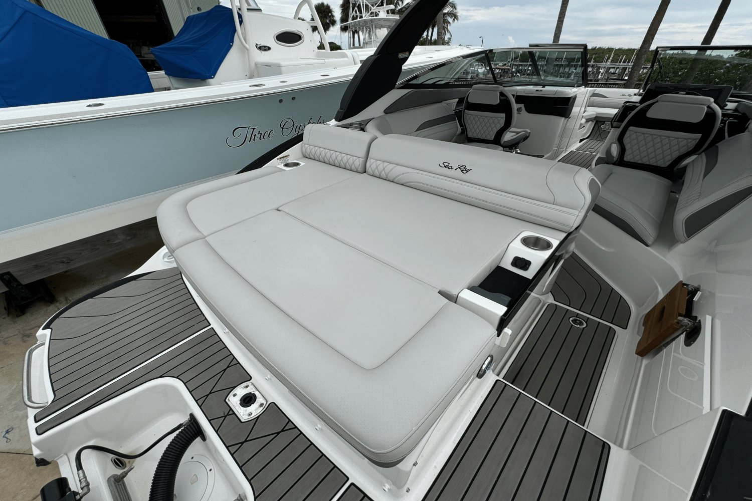 Slide: The Image of Sea Ray 260 SLX OUTBOARD 2023 - 32