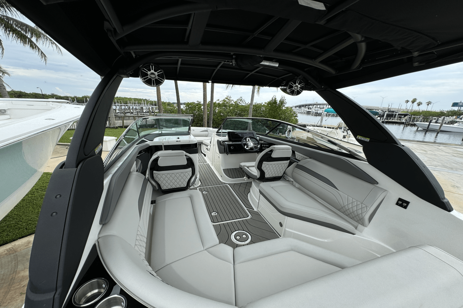 Slide: The Image of Sea Ray 260 SLX OUTBOARD 2023 - 35